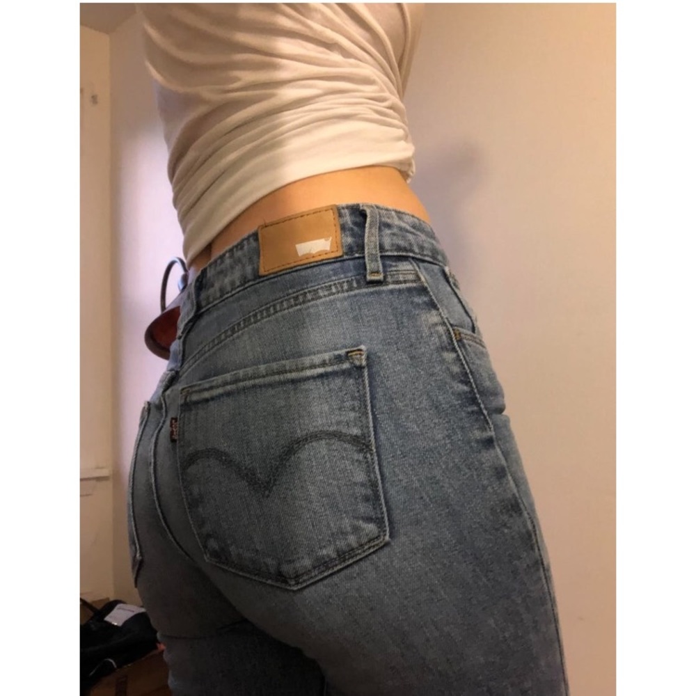 Levi’s - Picture 2 of 5